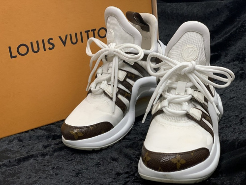 ラグジュアリーブランドのLOUIS VUITTON 　
