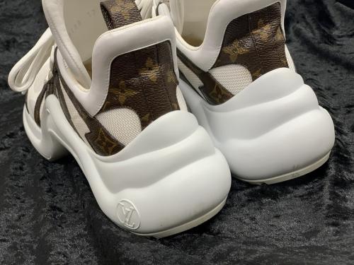 スニーカーのアークライト