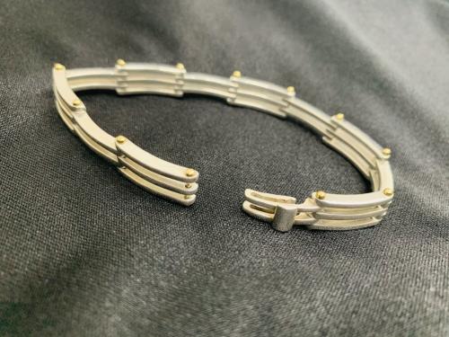 シルバーアクセサリーのブレスレット