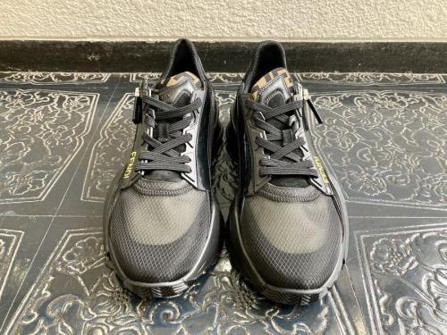 7E1392EKVのFlow スニーカー