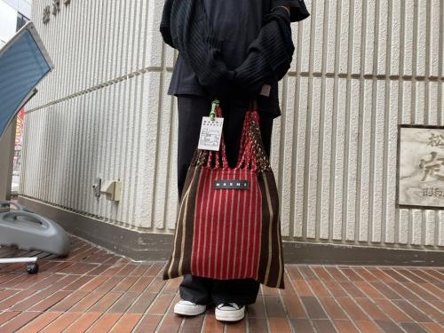 マルニのハンモックハンドバッグ