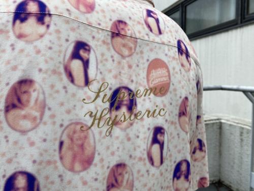 シュプリーム×ヒステリックグラマーのブラーレッドガールズレーヨンS/Sシャツ