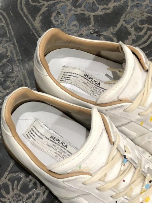 メゾンマルジェラ 22のペイント加工レプリカジャーマントレーナー