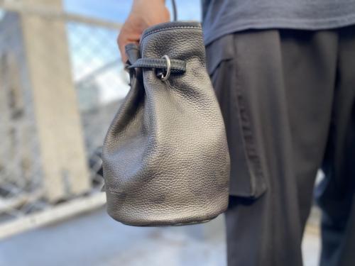 ダニエルボブ×ビームスの別注巾着バッグ