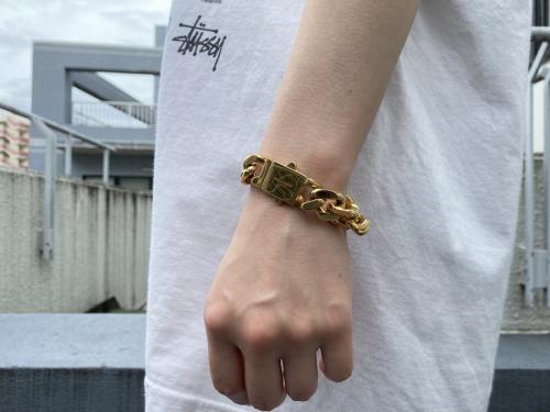 サンローランパリのメタルカーブチェーンブレスレット