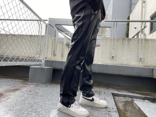 トラックパンツ