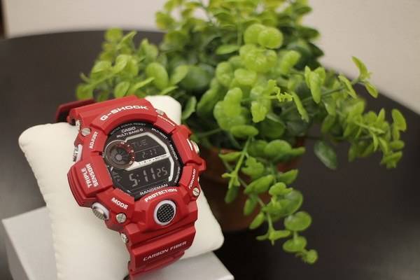 赤いボディの凄いヤツ G-SHOCK【ジーショック】レンジマン メン