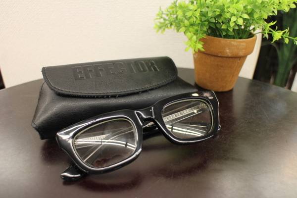 無骨な黒縁 Effector エフェクター Munakata Eye Wear トレファクスタイル小手指店 15 03 07発行