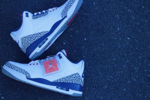 AIR JORDANエアジョーダン待望の復刻モデルが黒タグ付の未使用で入荷 