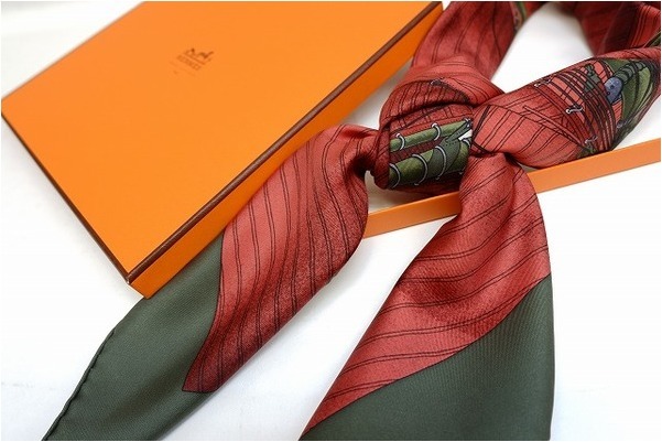 HERMES】華やかで魅力的なスカーフ・カレ90[2020.03.25発行