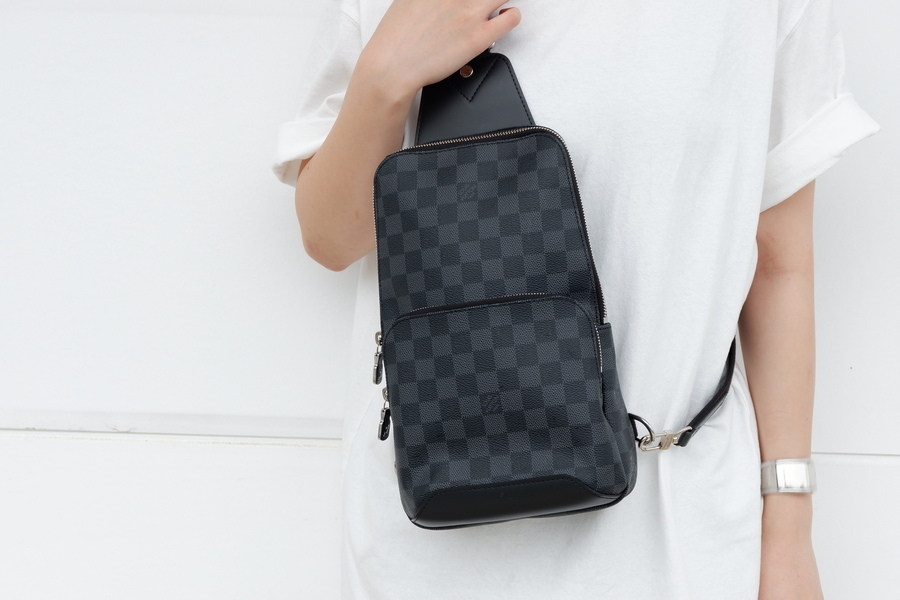 LOUIS VUITTON／ルイヴィトン】よりアヴェニュー・スリングバッグのご 