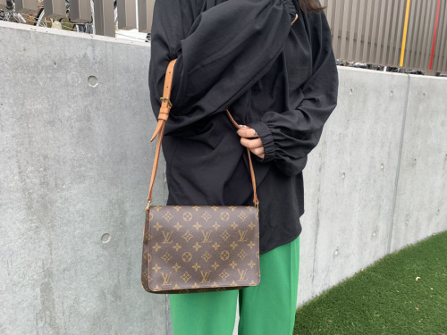 Louis Vuitton ミュゼットタンゴ モノグラム ショルダーバッグ