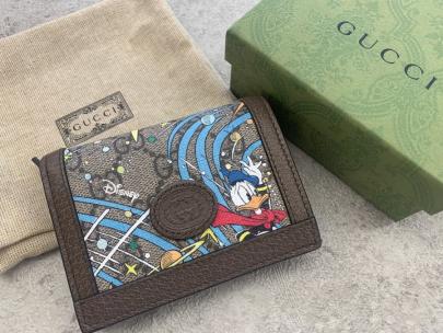 「コラボ・別注アイテムのGUCCI x Disney 」