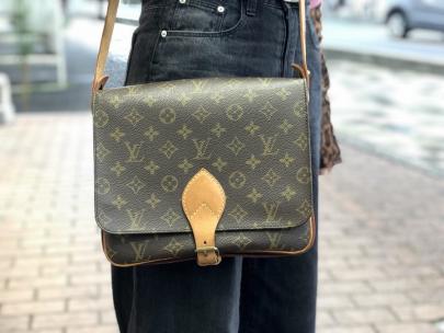 「ラグジュアリーブランドのLOUIS VUITTON 　 」