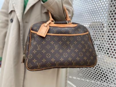 「ラグジュアリーブランドのLOUIS VUITTON 　 」