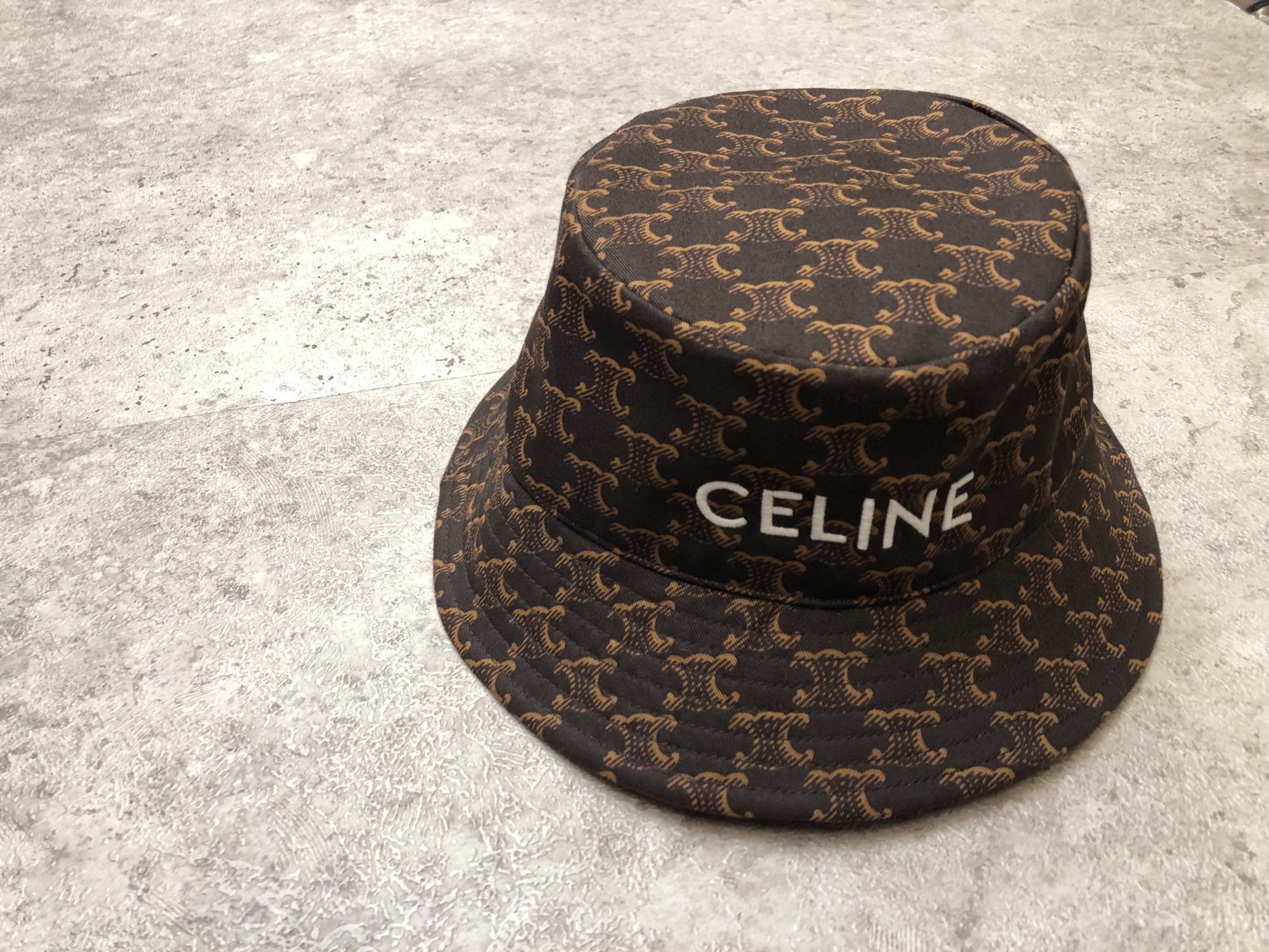 期間限定値下げ！CELINE トリオンフ バケットハット