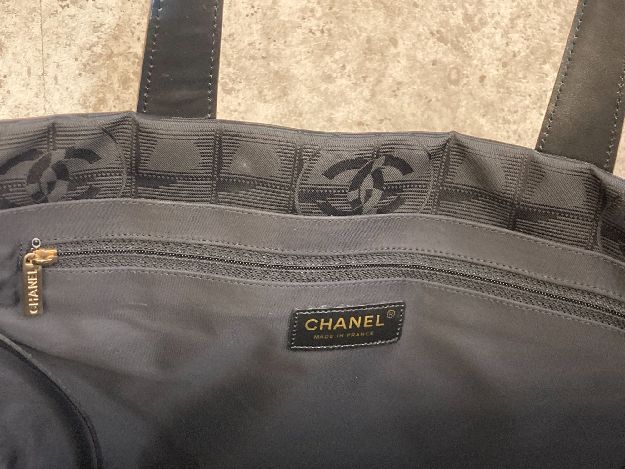 人気ラグジュアリーブランドCHANEL /シャネルよりニュートラベル