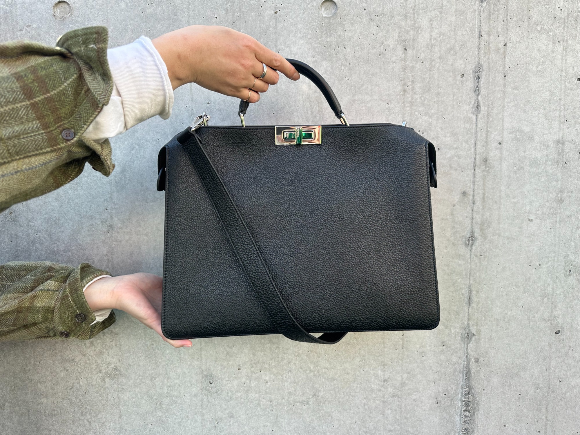 FENDI/フェンディ】よりpeekaboo ISeeU MEDIUMを買取入荷致し FENDI/フェンディ】よりpeekaboo ISeeU MEDIUMを買取入荷致し