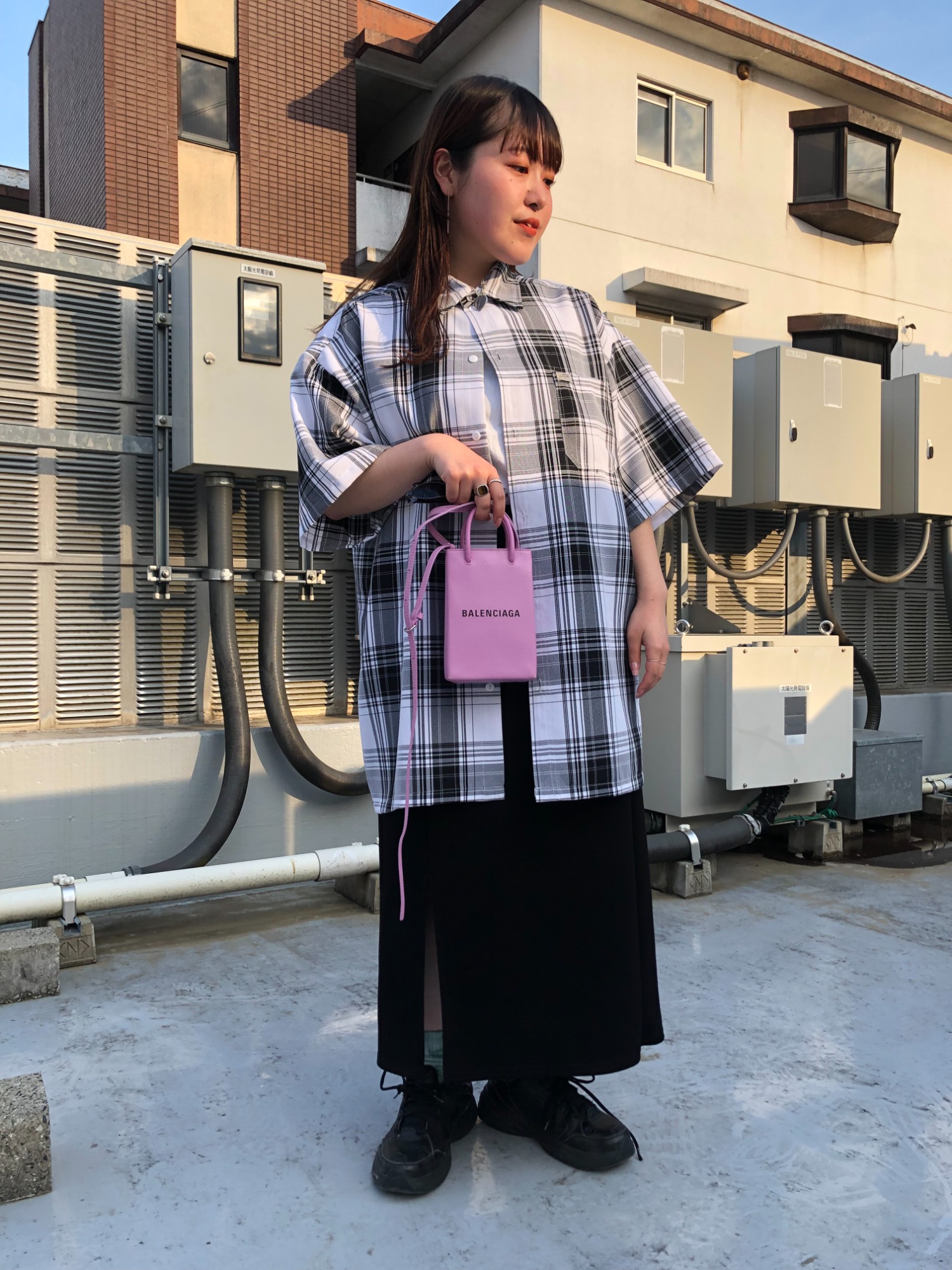 本日はBALENCIAGA・バレンシアガより、Logo Phone Holder Mini Bagが