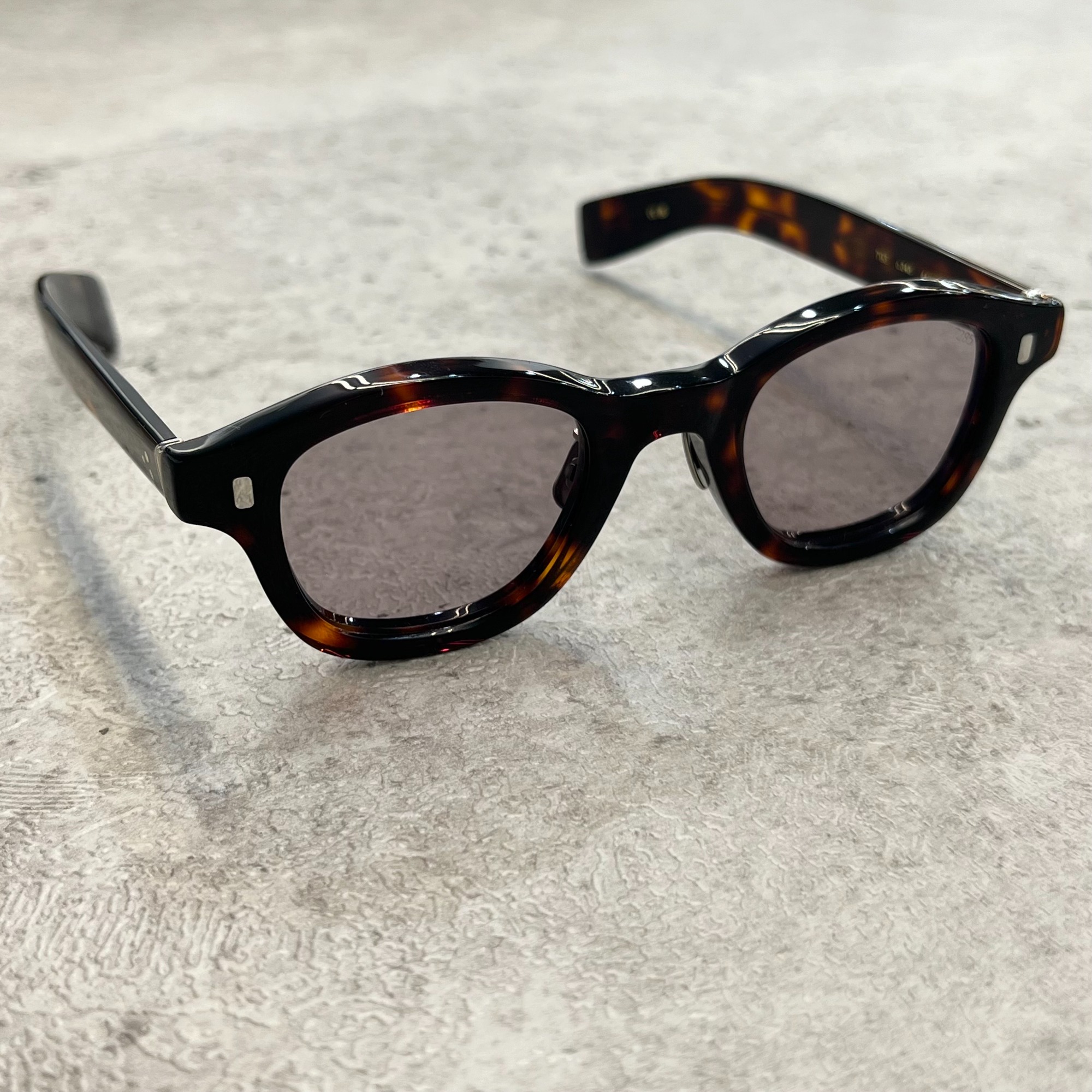 本日は EYEVAN（アイヴァン）より、サングラス が買取入荷致しました 