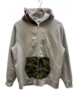 「ストリートブランドのA BATHING APE 」