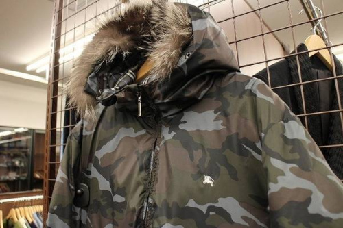 バーバリーブラックレーベルのモンクレール