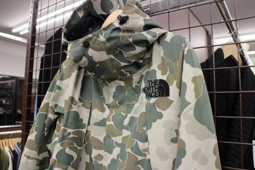 モンクレールのザ ノースフェイス