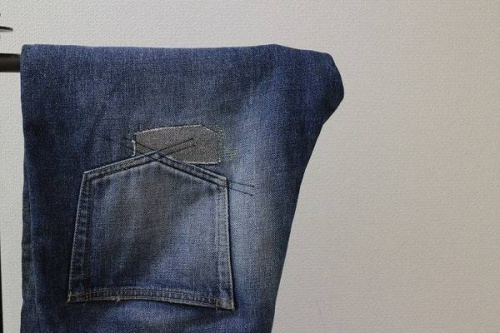 デニムのインディゴ