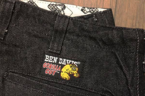 ブラックデニムのワークパンツ