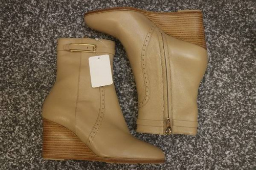 サンダルのパンプス