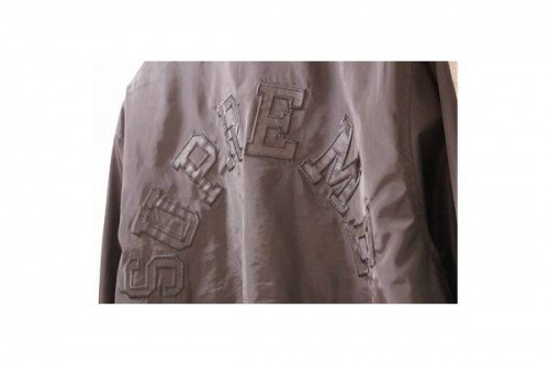 新入荷のシュプリーム