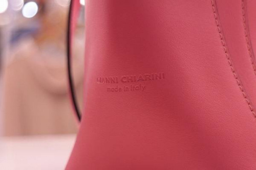 新入荷のバッグ