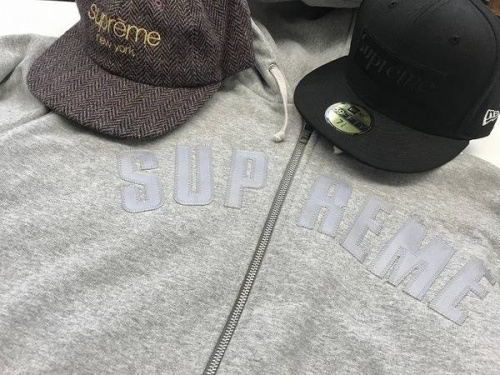 シュプリームのSUPREME