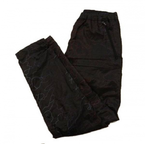 トラックパンツの小手指