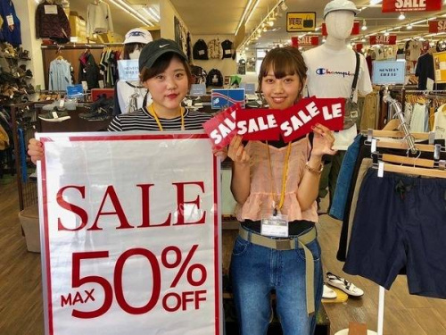 セール情報のスニーカー