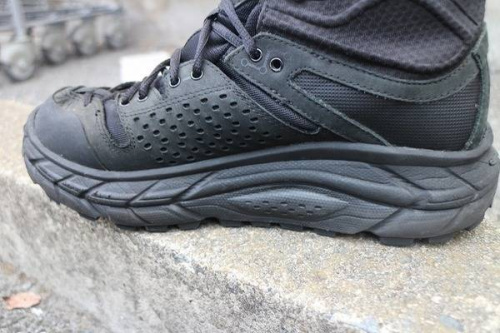 レアアイテムのHOKA ONEONE