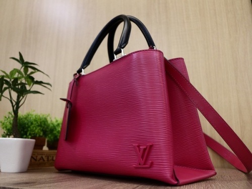 ラグジュアリーブランドのLOUIS　VUITTON