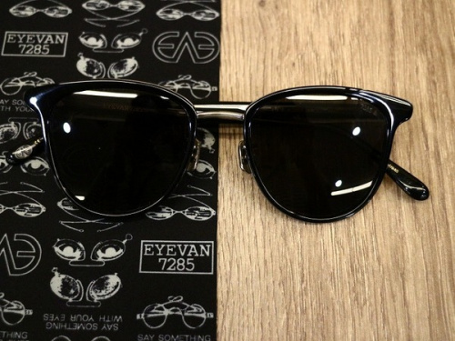 サングラスの小手指