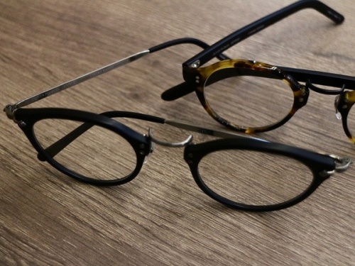 サングラスの小手指