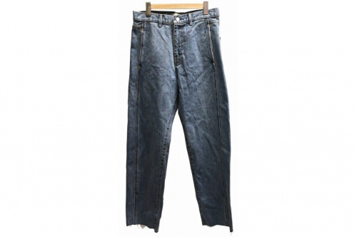 オーラリーのデニムパンツ