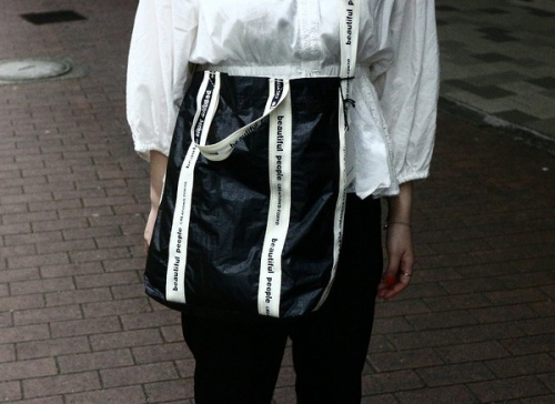 ビューティフル　ピープルのショルダーバッグ