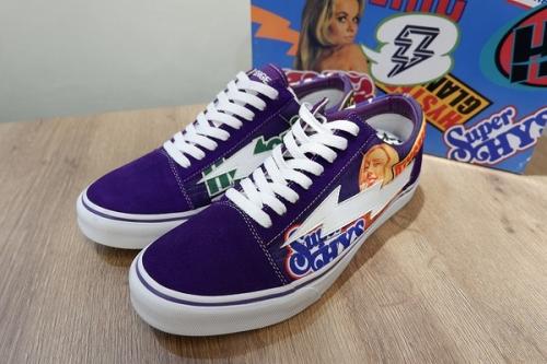 新入荷のスニーカー