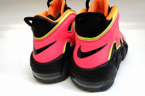 ナイキのAIR MORE UPTEMPO