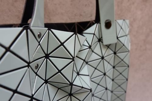 バオバオ イッセイミヤケのプリズムグロストートバッグ