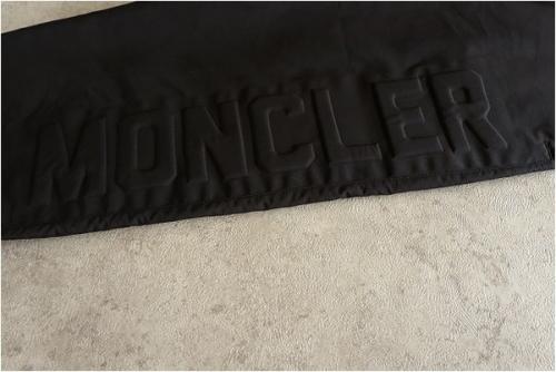 モンクレールのロゴパンツ