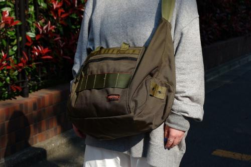 ブリーフィングのショルダーバッグ