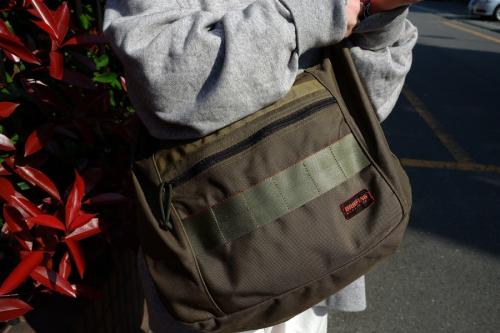 ショルダーバッグのメッセンジャーバッグ