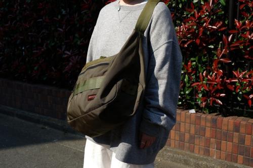 メッセンジャーバッグ