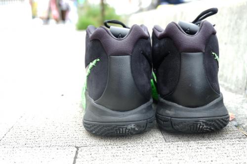 バッシュのKYRIE