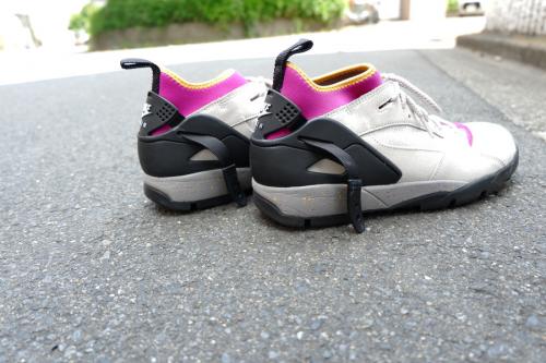 ナイキエーシージーのスニーカー